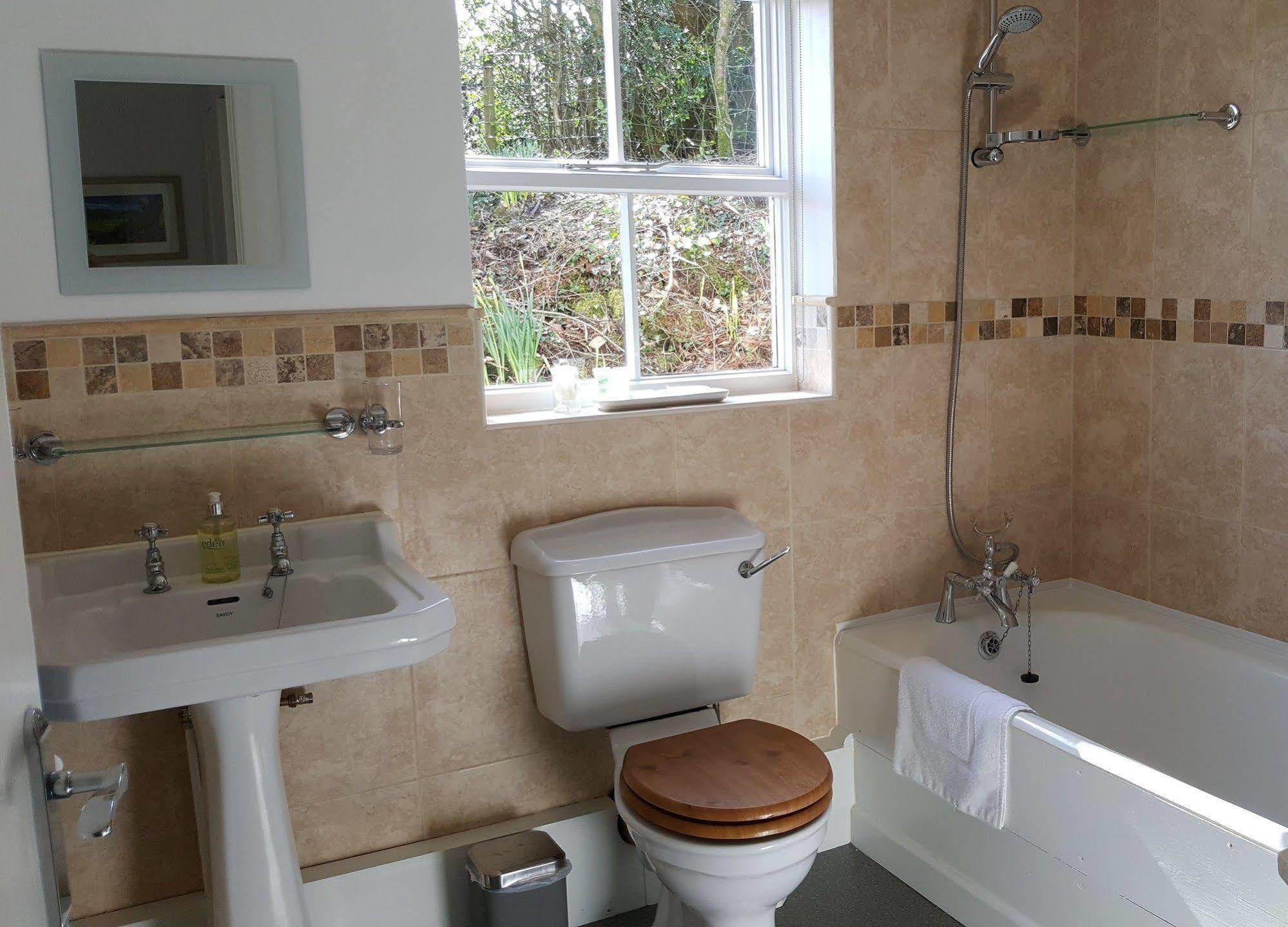 Nant Yr Onnen B&B And Holiday Cottage Tregaron Exterior photo